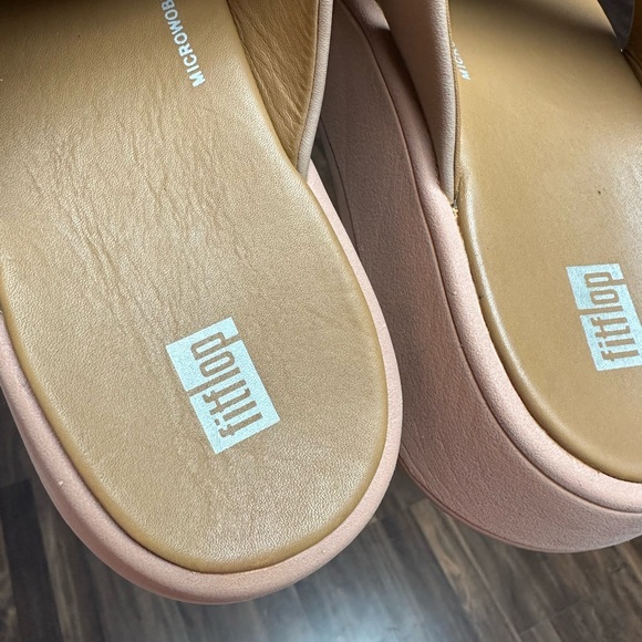 Fitflop F-MODE Leather Flatform Toe-Post
Sandals - Picture 4 of 8